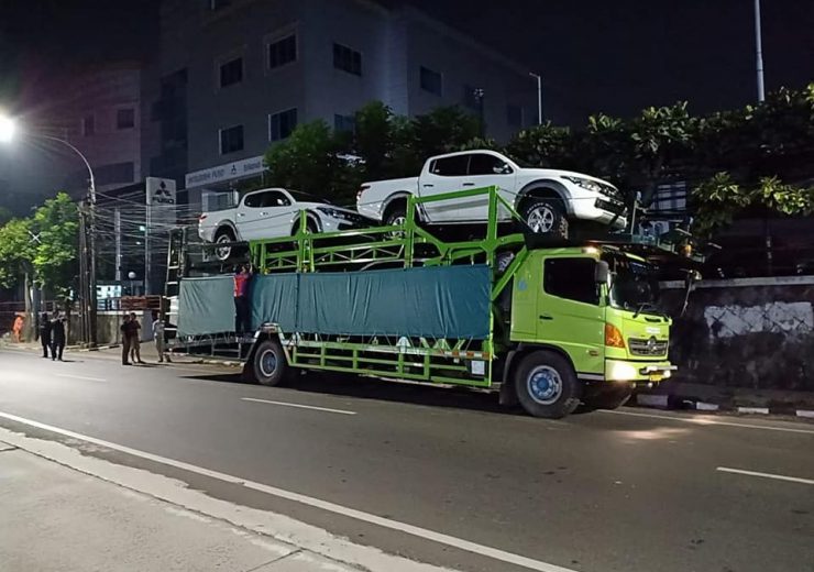 Pengiriman mobil via car carrier